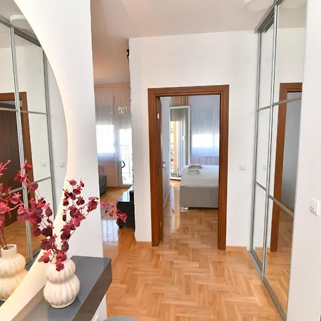 Apartament Dina Pirot